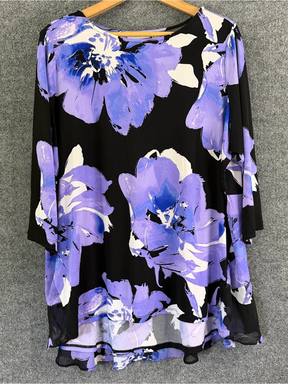 Susan Graver Womens 1X Top Tunic Purple Floral Liquid Knit 3/4 Sleeve High Low